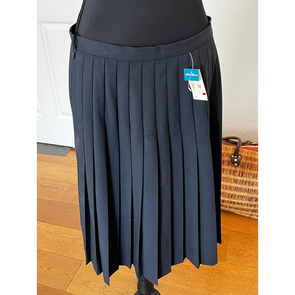 Eddie Bauer Pleated Skirt Womens 12 Navy Blue NWT Stretch Knee Length